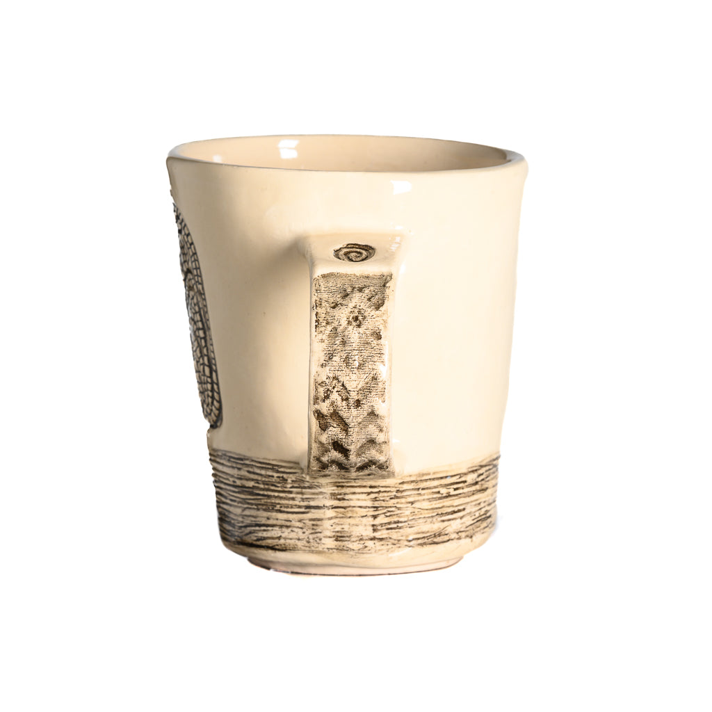 Керамична чаша с релефна декорация "Яйце"